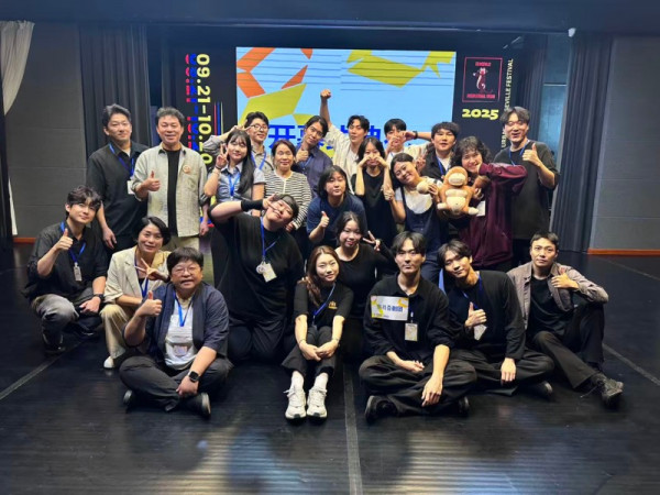 사진1. 중국상하이현지 참가대학(대경대,베이징대)와 48시간연극제 관계자들.jpg